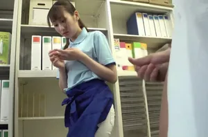 Cấp trên ép bà xã nhân viên phục vụ mình nếu không sẽ đuổi việc Anh xã cô nàng